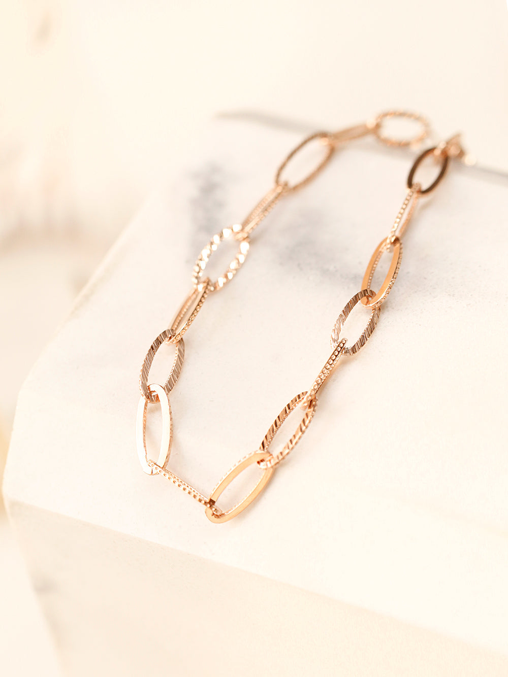 14K 18K Gold Oval Cutting Clip Chain Bracelet