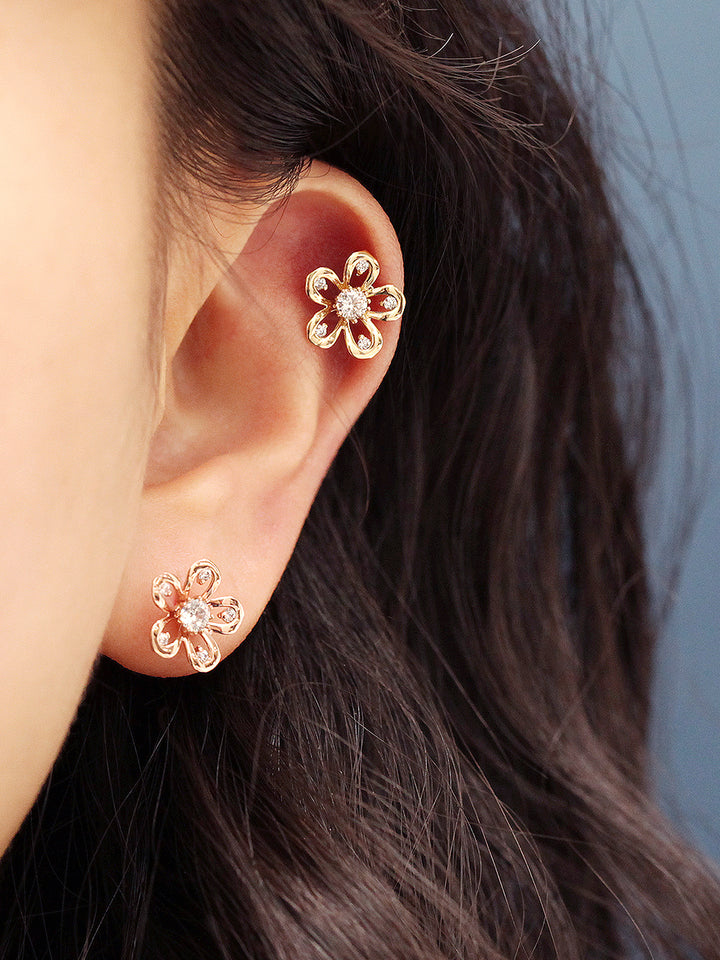 14K Gold glossy Flower Cartilage Earring 20g18g