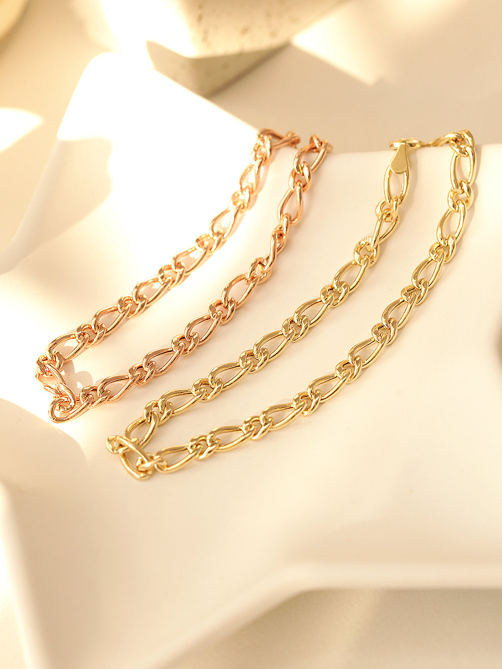 14K Gold Hollow Knot Chain Bracelet